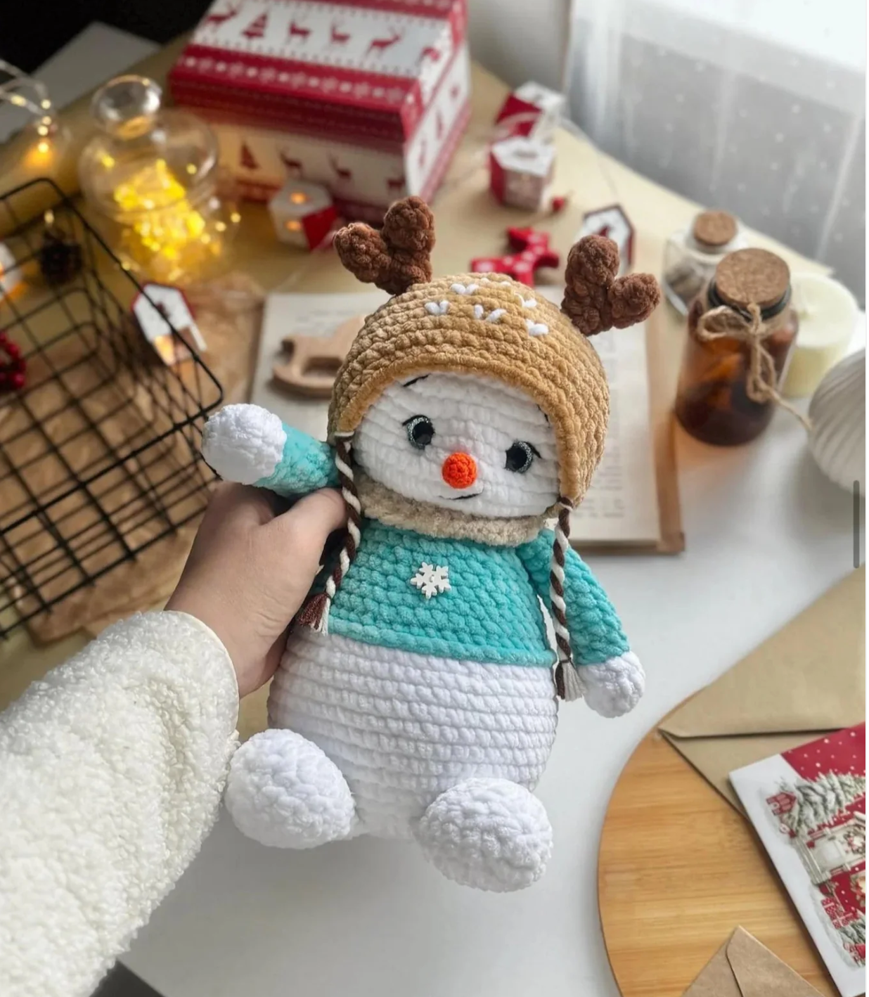 Snowman and 4 hats crochet pattern