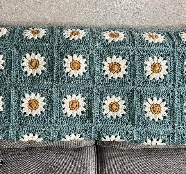 The Daisy Granny Square Blanket pattern - Crochet haven