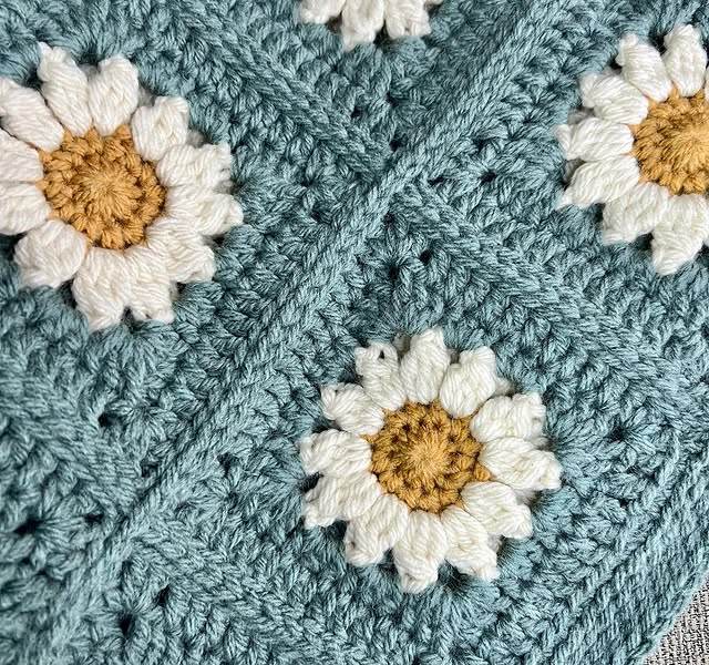 The Daisy Granny Square Blanket pattern - Crochet haven