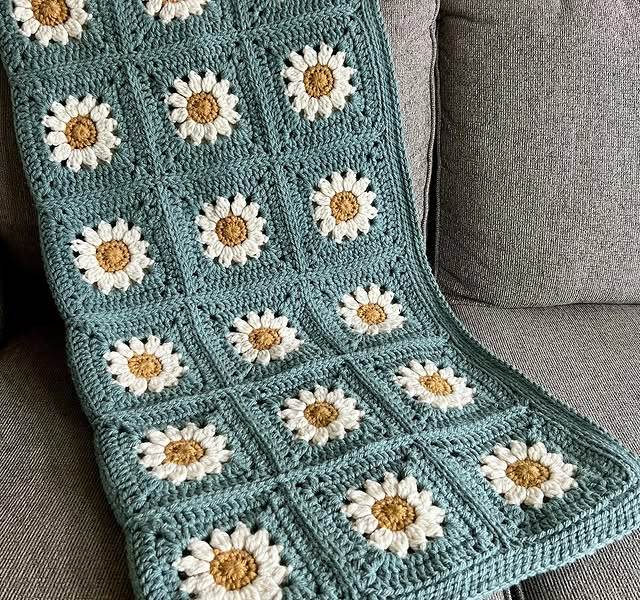 The Daisy Granny Square Blanket pattern - Crochet haven