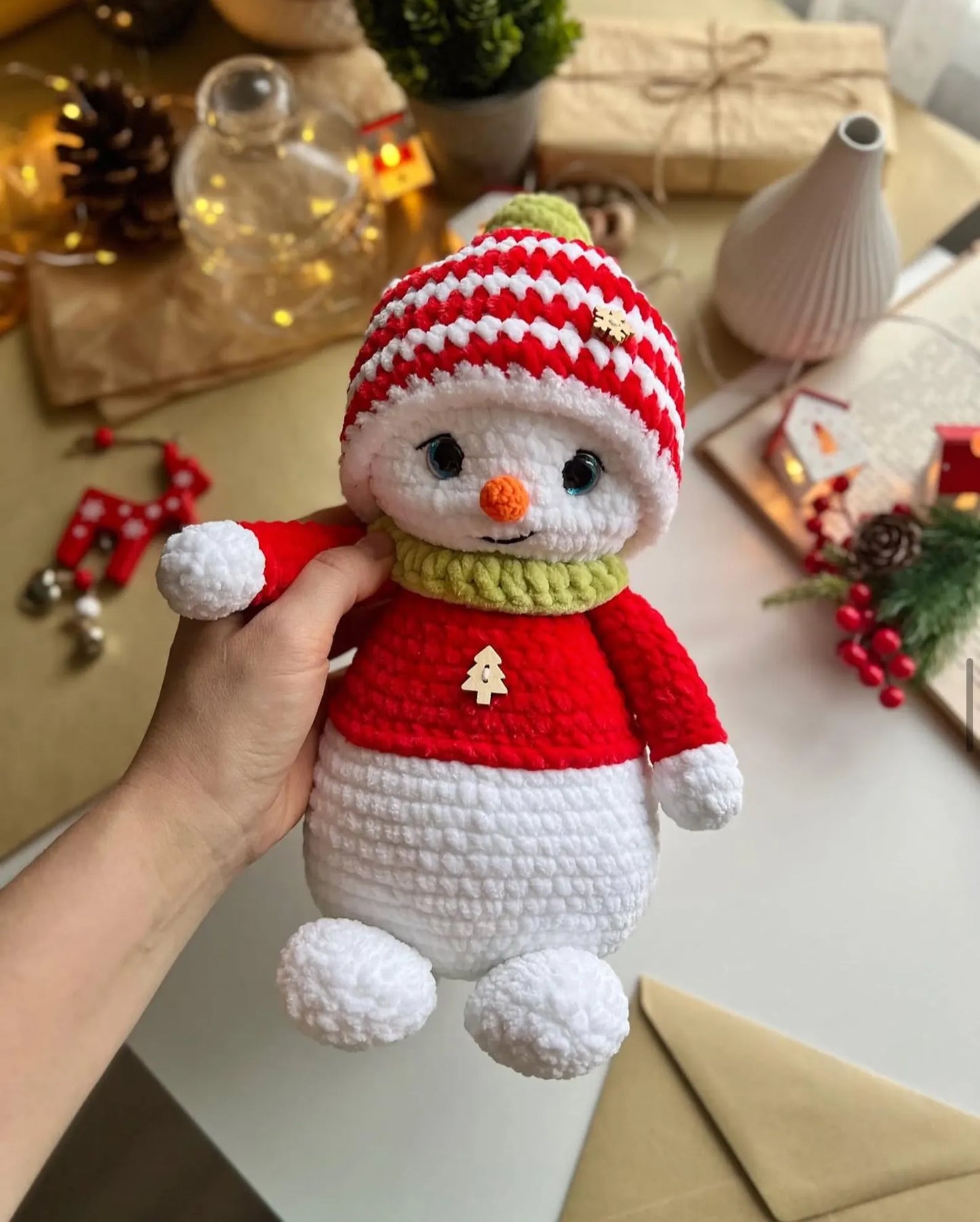Snowman and 4 hats crochet pattern